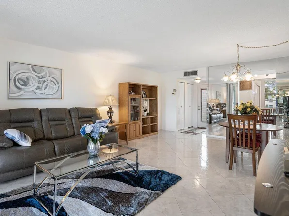 15 Willowbrook Lane #201, Delray Beach, FL 33446