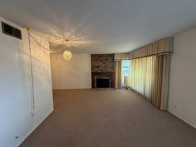 460 Mariposa Dr — Photo 2