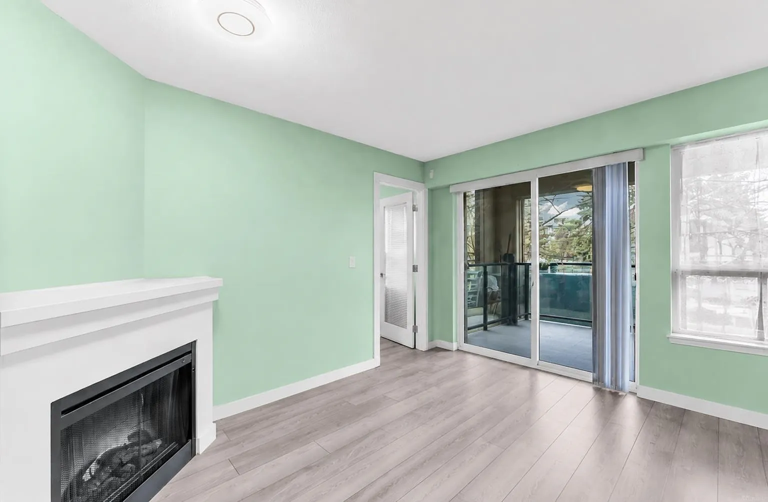 3 bed, 1110 sqft, $3,200 — Photo 4