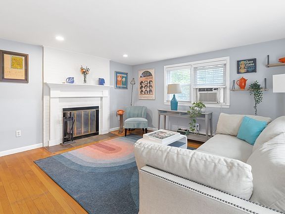 4th image of 23 Leach Ln