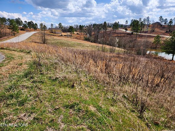 5th image of 723 Twin Lakes Dr