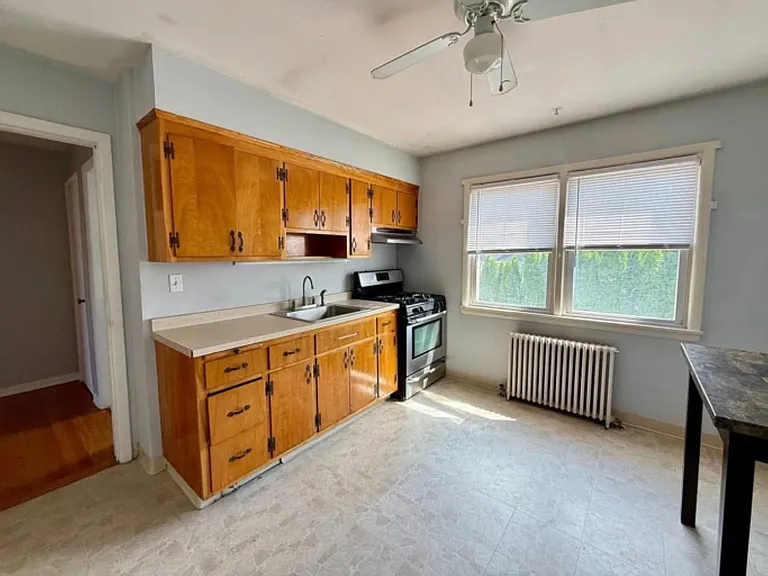 107 Warren St #2 — Photo 5