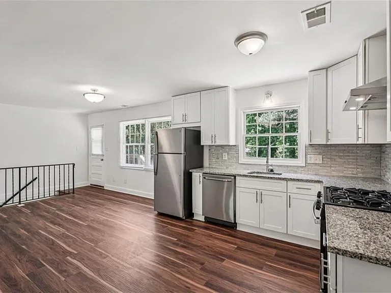 119 Kelso Dr SW — Photo 17