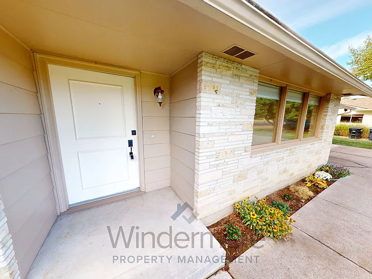 1976 Scarpelli Dr — Photo 2
