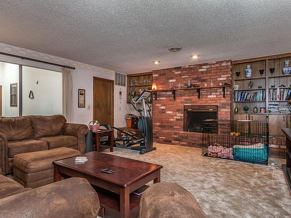 003_6701_Living Room