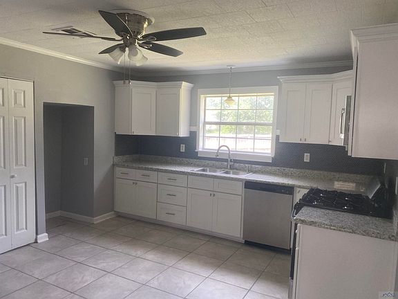 5th image of 107 Shirley St