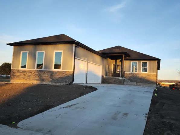 794 Lakeshore Dr, North Sioux City, SD 57049