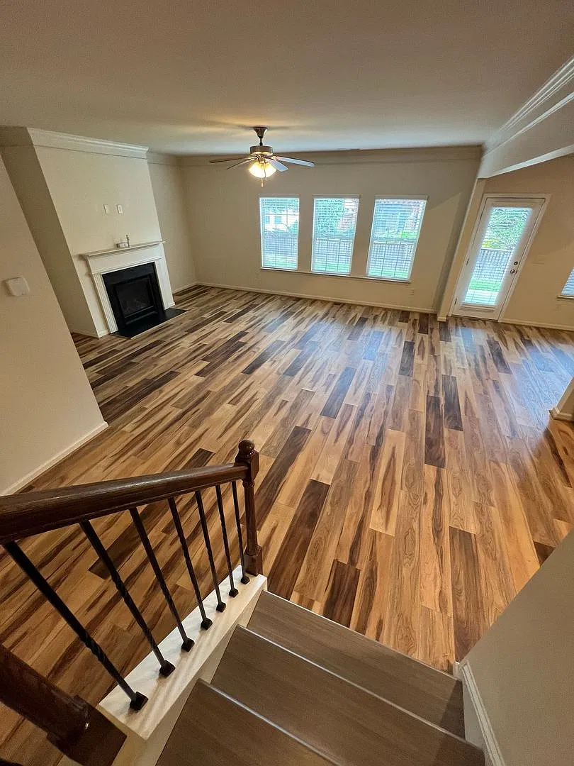 Spacious 5-Bedroom Dream Home with Chef's Kitchen, Luxurious Primary Suite & Fenced Backyard! — Photo 3
