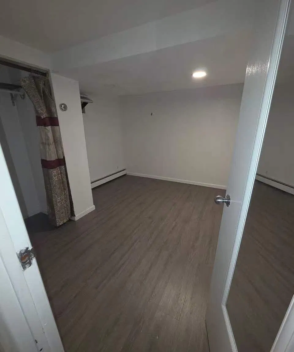 2 bed, 1000 sqft, $2,200 — Photo 3