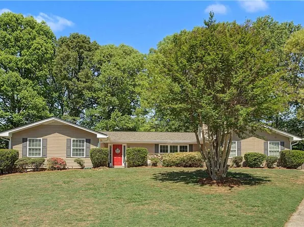 4905 Windwood Dr, Dunwoody, GA 30360