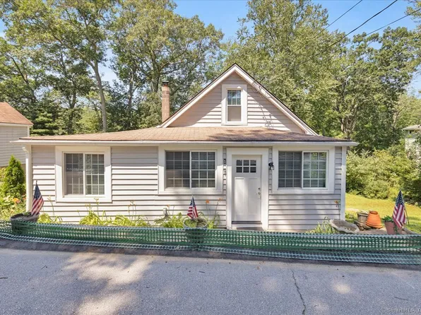 11 Woodland Street, East Hampton, CT 06424