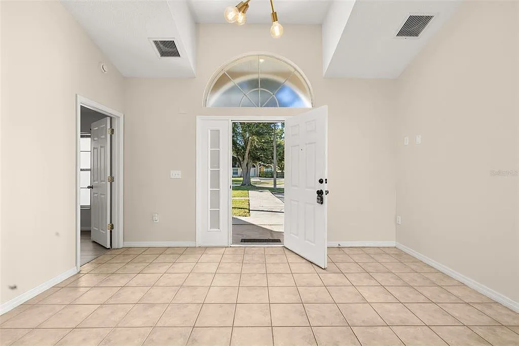 2 bed, 2.0 bath, 1248 sqft, $1,800 — Photo 2