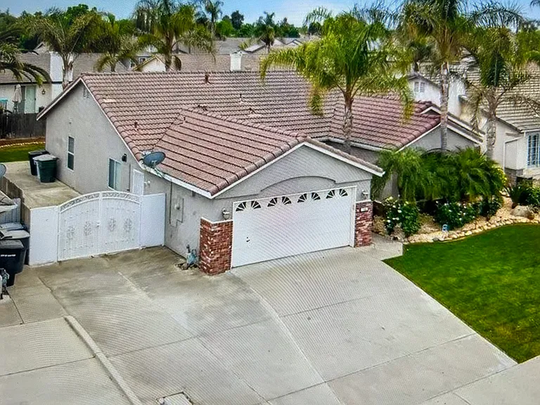 795 Northstar Dr — Photo 2