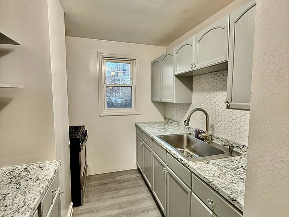 2nd image of 111 Lindegar St Floor 1