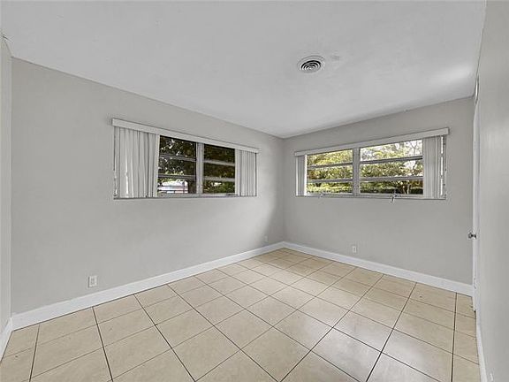 3rd image of 6602 NW 9th St