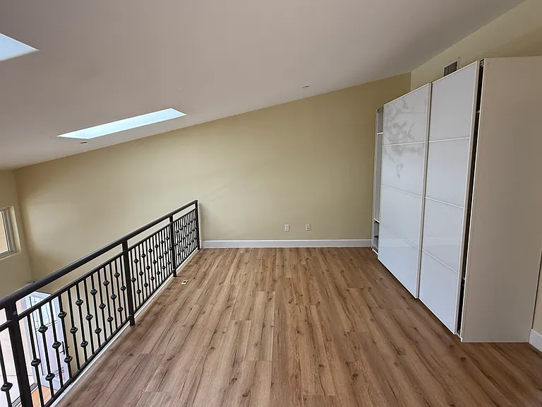 255 W 7th St #16 — Photo 16