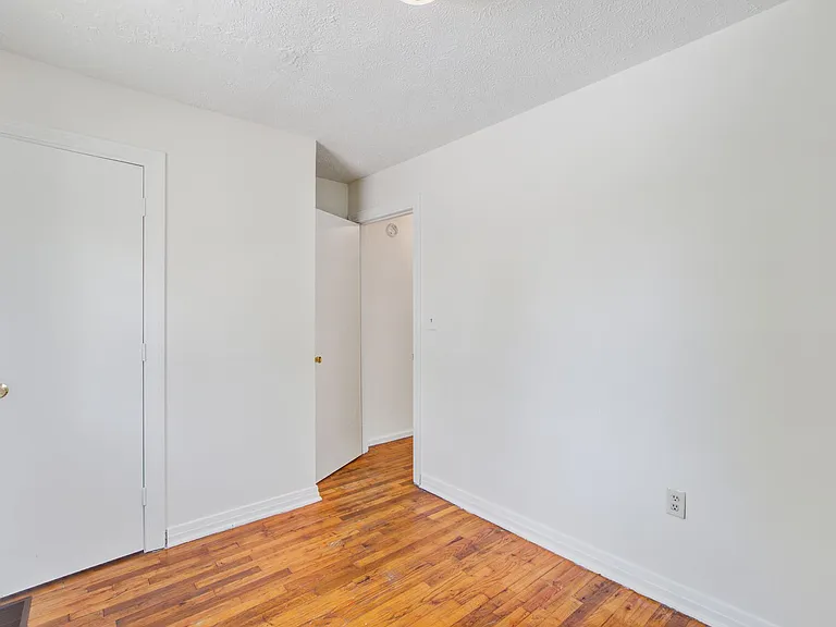 2418 1/2 Laurel St — Photo 18