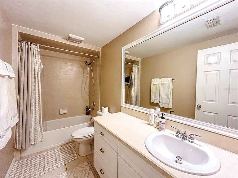 5339 NW 9th Ln — Photo 12