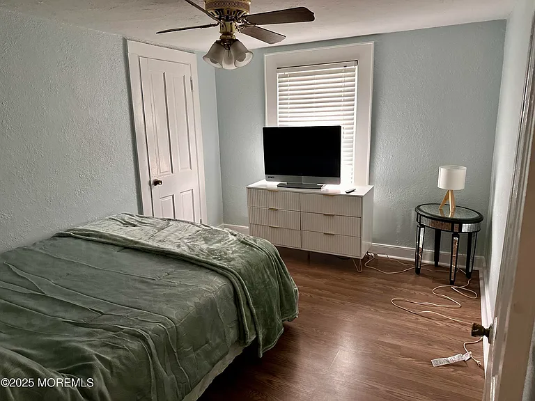 612 Sylvania Ave — Photo 11