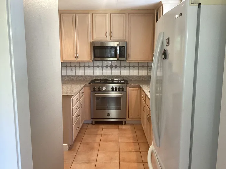 204 Roosevelt Ter — Photo 26