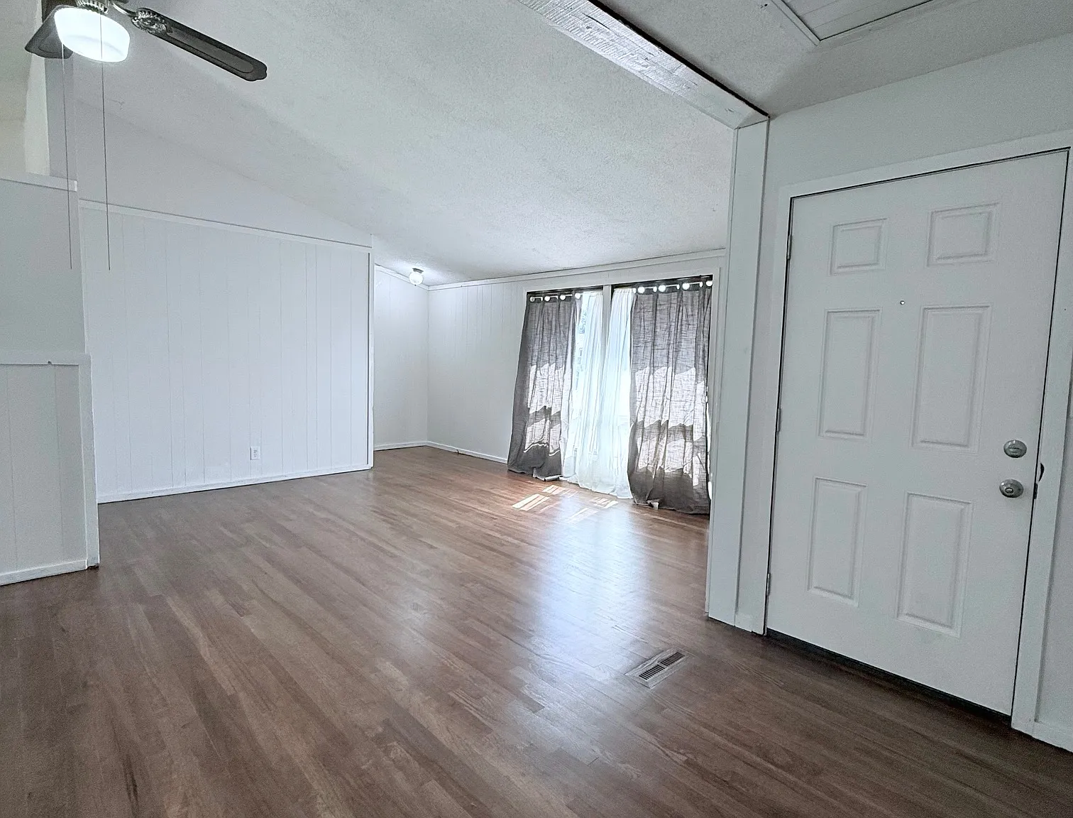 3 bed, 1205 sqft, $1,400 — Photo 2