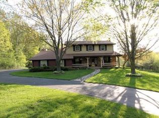 W226S5787 Woodside Ct, Waukesha, WI 53189