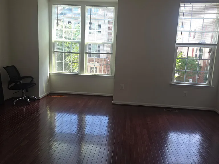 5311 Smiths Cove Ln — Photo 18