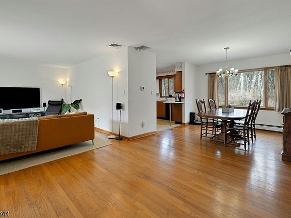 5th image of 48 Gordon Rd