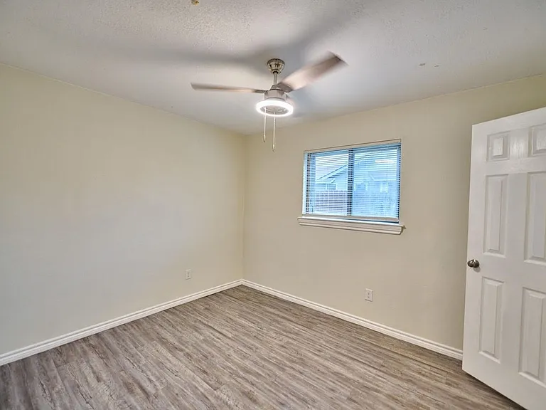2510 Greenbriar Dr — Photo 14