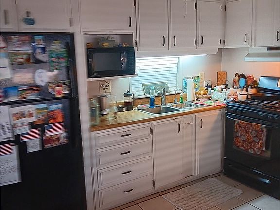 4th image of 575 S Lyon Ave #142