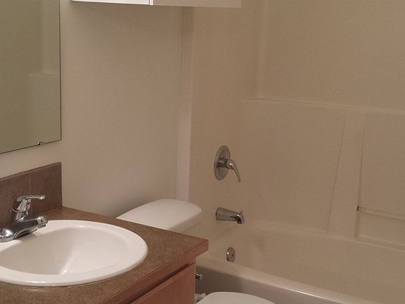 3rd image of 916 S 13th St APT 3