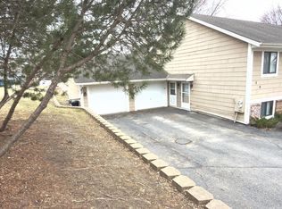 5 Somerset Dr, Waconia, MN 55387