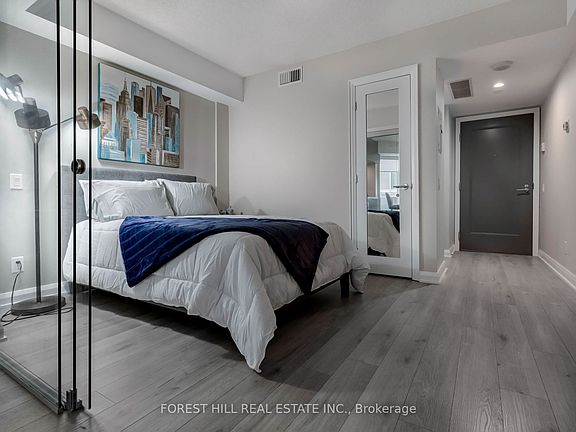4th image of 155 Yorkville Ave #2211