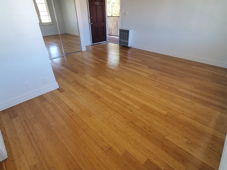130 Roycroft — Photo 16