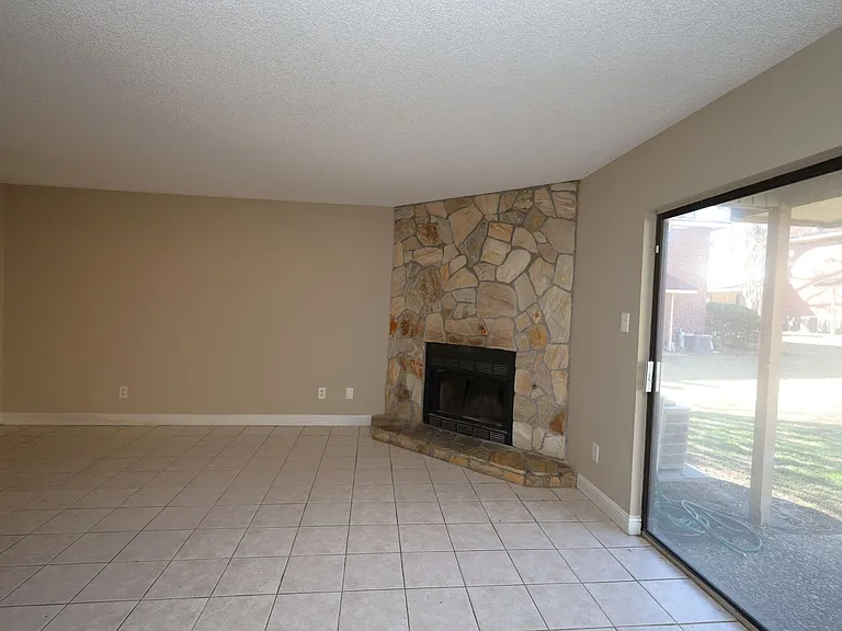 1307 Baytree Dr #E — Photo 3