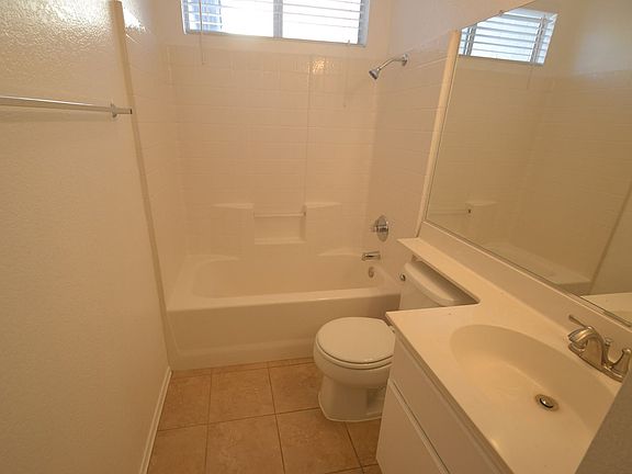 5th image of 3087 Graceland Way