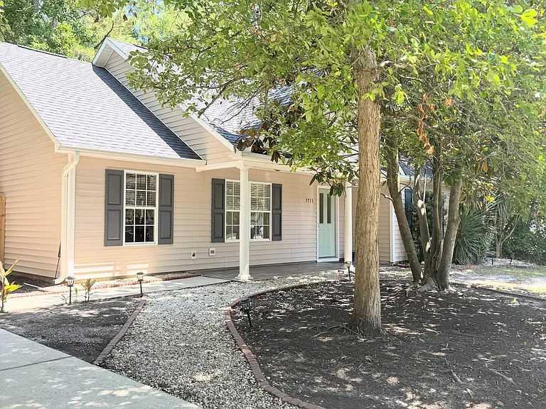 Highgrove Pl — Photo 19