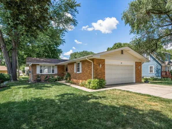 12 N Adams St, North Aurora, IL 60542