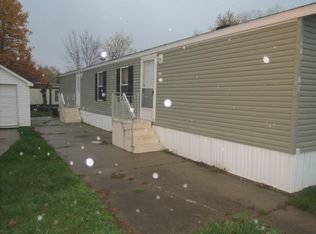 1410 Penbroke Dr #143, Owosso, MI 48867