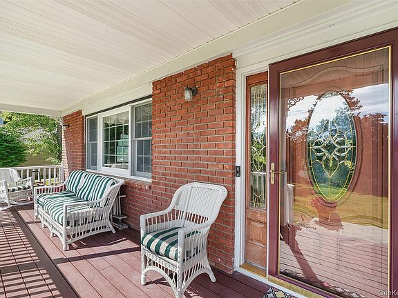 3rd image of 623 Cardinal Road