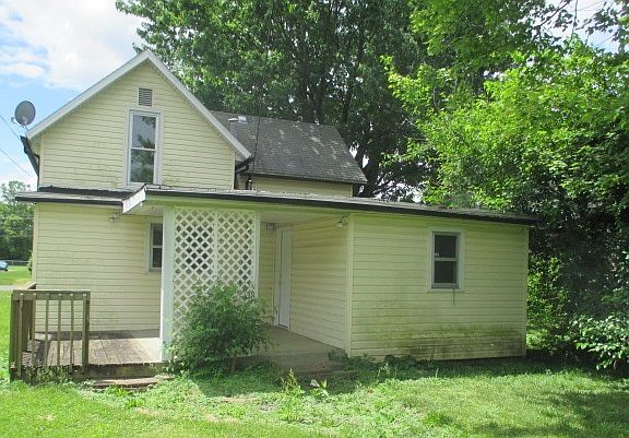 2nd image of 458 E Washington Ave
