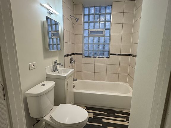 5th image of 4119 S Sacramento Ave #2