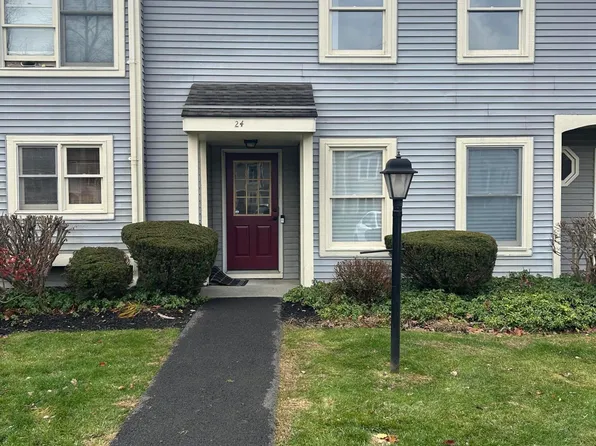 24 Minuteman Court, Halfmoon, NY 12065