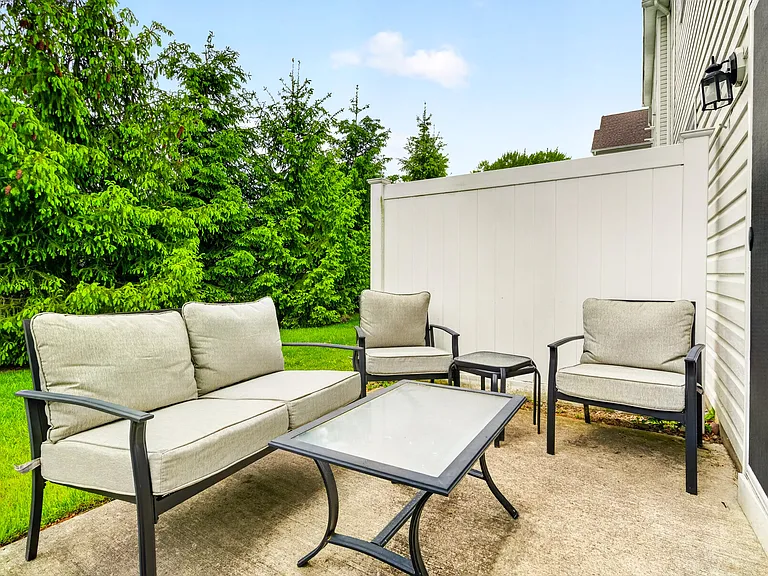 58 Elston Ct — Photo 39