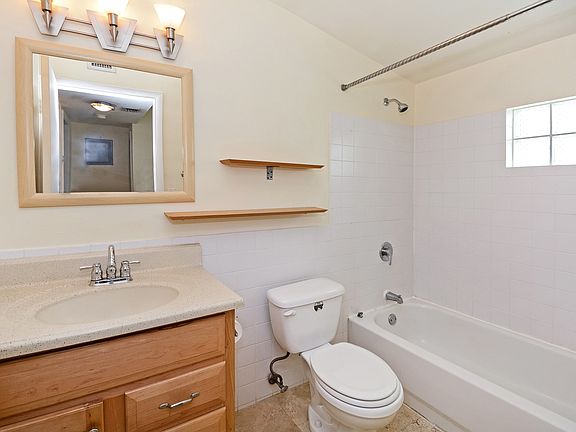 4th image of 814 SE 13th St #5