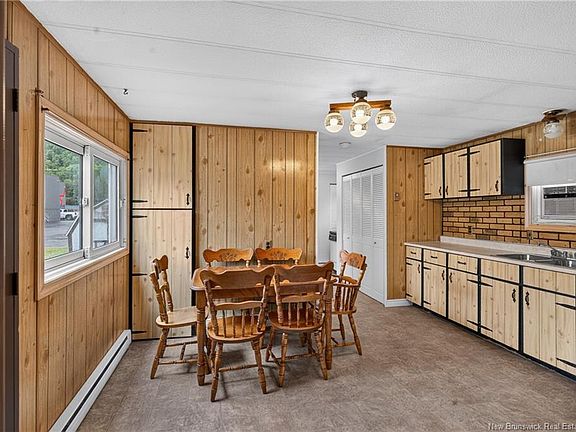 4th image of 26 Mountain View Pl