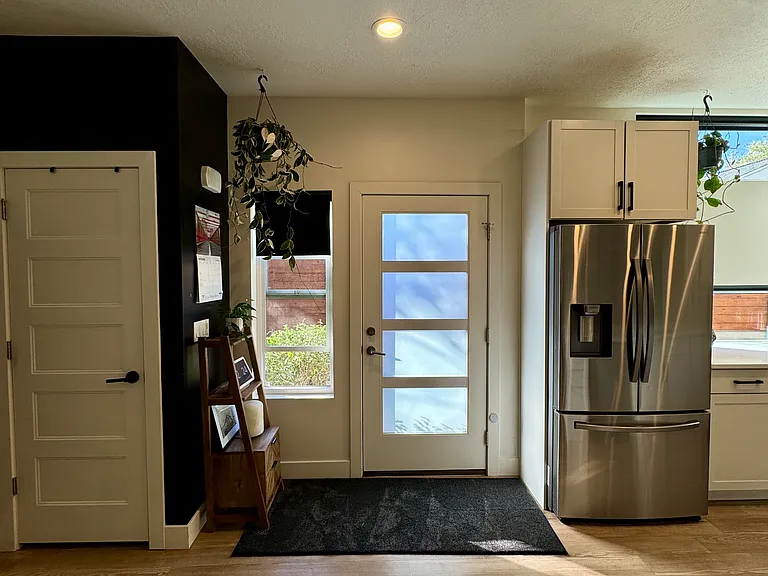 449 N Beaumont Ct — Photo 3
