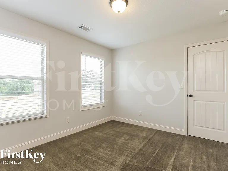 537 Cambridge Farms Dr — Photo 10