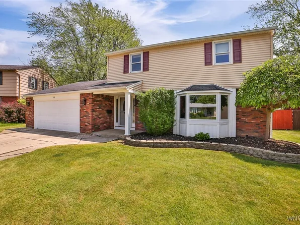 126 Chateau Ct, Depew, NY 14043