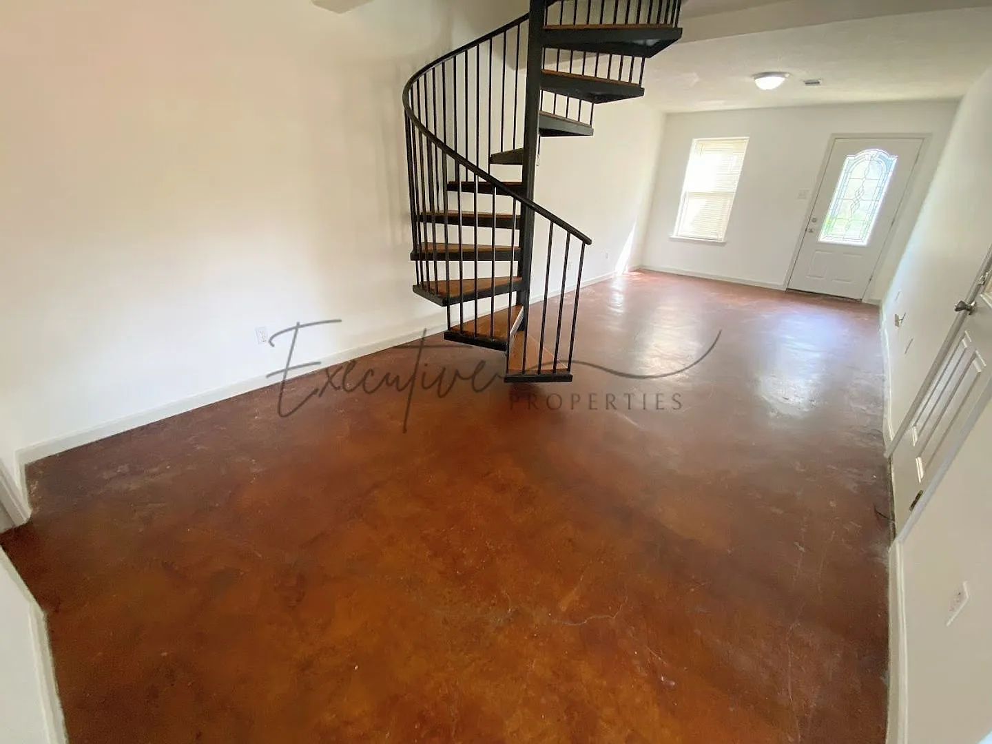 Updated 2-Bed Townhouse Steps from McNeese - W/D Included — Photo 3